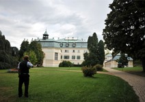 郭台銘 古堡開門 只限超級CEO