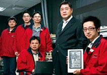 類比科技 通吃面板雙虎