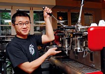 學拉花、辨味道，達人帶你深入品嚐咖啡