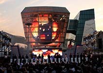 台灣小而亮，天天數十萬遊客競觀賞