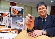 手機一瞄準，通訊錄就建好