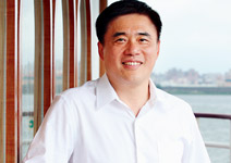 率先設亞太經貿服務中心， 吸引亞太人才