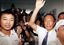 富士康「隔山打牛」震動其他台廠外商