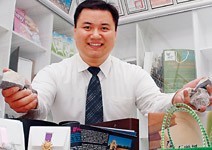 石頭造紙，不砍樹、不用水、 不漂白、不排廢