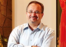 旗下2000名藝術家， 與蘇富比、佳士得三分印度