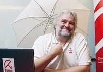 400人小公司， 做到每秒增加一位使用者