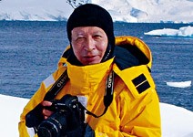 離繁華愈遠，離自己愈近