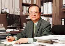 愈掌有令人敬畏的公權力， 愈須謹慎