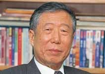 記者該不該有人管？