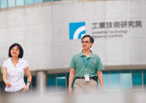 法令落伍 人才不僅進不來還留不住