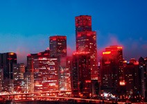 東部重產業轉型，西部衝刺GDP