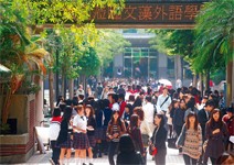 請問校長，到大陸念書好？還是在台灣？