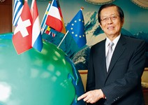 百國免簽 國際地位跨大步