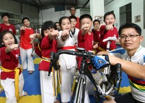 打開教會做課輔， 用滿滿的愛成為避風港