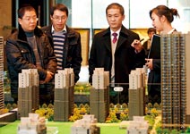 左手持續打房， 右手加強保障房建設