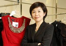 左代工、右品牌， 成功扮演中繼者角色