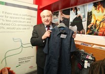 革自己的命， 告別石化轉向生物纖維