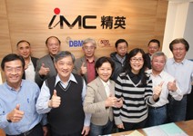 以前是白領精英， 現在當銀色領袖