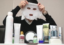 消費新趨勢： 男性敷面膜，銀髮用臉書