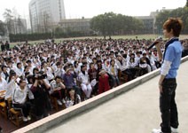 郭敬明：把酒罈搬到 巷子口叫賣是我的工作