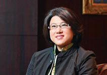 駱怡君銜父命披戰袍 揮軍西進中國