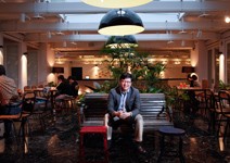 藉著作家藍圖， 老飯店做起流行旅館生意