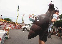 小薪青年：400萬30世代的困境人生