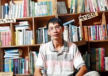 余國信〉發動自己的小革命 在鄉下開社運書店