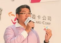 8公分的悠遊卡 扭轉194公分連勝文形象