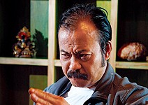 在那遙遠的地方，有位億萬邊境教父……