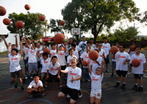 成立籃球隊，培養孩子專注和紀律