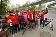 花甲背包客、樂齡車隊愈活愈不老