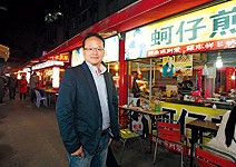 台味這樣賣！他把整座夜市搬進廈門街道