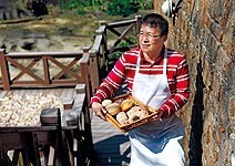 用200度磚窯，玩出外皮酥脆全麥麵包