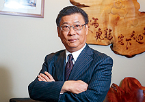 他的員工說：這個老闆始終讓我們安心