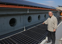 14年前，人民就捐錢 把寺廟變太陽能電廠