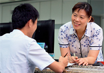 穿針引線，當客人的親情黏著劑