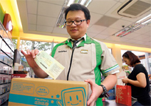 宅配箱偷塞車票，助遊子返鄉與母團圓