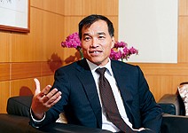 被俘虜的政府要先解放，才有拚經濟的動力