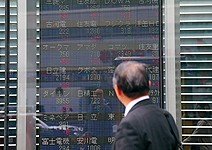 全球悶經濟，新舊風險兩頭燒