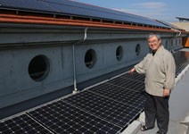 14年前，人民就捐錢 把寺廟變太陽能電廠
