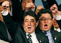 GDP萎縮50兆， 安倍不能不改變！
