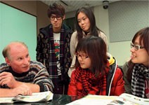 加強英文能力，並提早從讀本和報告找靈感