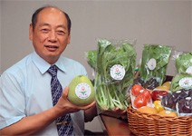 孫子盯著爺爺記錄用藥，種出熱銷天后奶梨