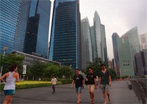 40K的吸引力，年輕人飛向海外尋找未來