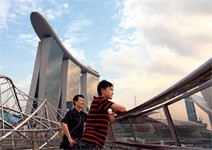 四地華人互看，新加坡最幸福