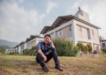 憑一股傻勁，重建小林村重現生機