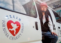 平民英雄百人榜〉幫弱勢民眾免費蓋屋 施耀盛