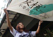 一張反核文宣品 竟像手機貼圖般到處紅