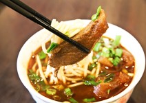 牛肉麵象徵相逢，眷村菜拾回老記憶